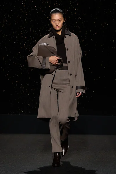 Look 32